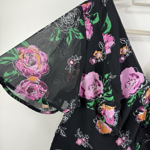 Smocked Cropped Torrid Black Floral Blouse 2X Flutter Sleeve Dark Floral V Neck - Picture 3 of 12